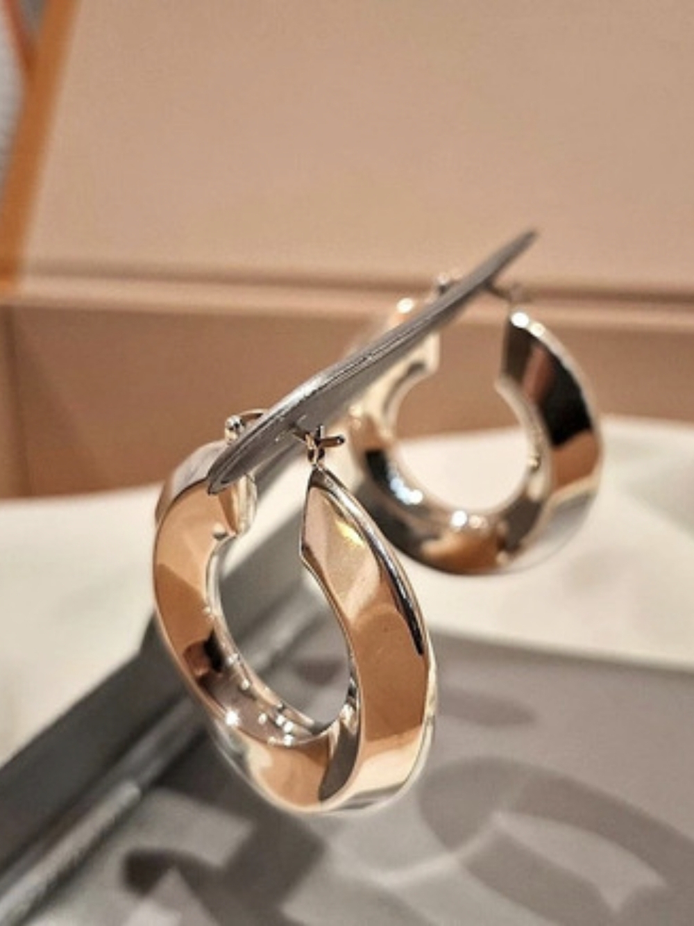 WHITE GOLD VINTAGE EARRINGS
